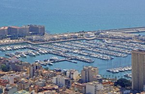 10 x 3.8 Metros Amarre Puerto Deportivo de Alicante En Venta