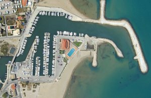 10 x 4 Metros Amarre Puerto Deportivo de Club Nautico Oliva En Venta