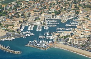 11 x 3.8 Metros Amarre Puerto Deportivo de Port De Frejus (canal) En Venta