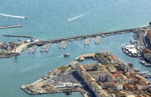 110 x 25 Metros Amarre Puerto Deportivo de Sete Superyate En Venta