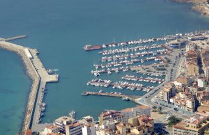 12 x 4.5 Metros Amarre Puerto Deportivo de Ampolla En Venta