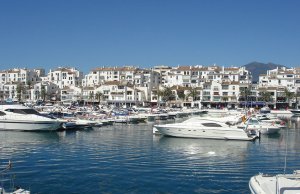 18 x 4.8 Metros Amarre Puerto Deportivo de Puerto Banus En Venta