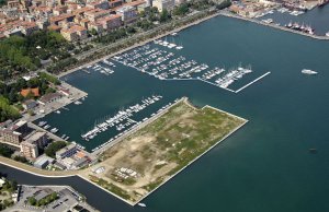 20 x 6.05 Metros Amarre Puerto Deportivo de Port Mirabello , La Spezia