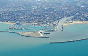 10 x 4 Metros Amarre Puerto Deportivo de di Pescara