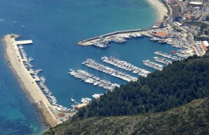 5.5 x 2.5 Metros Amarre Puerto Deportivo de Club Nautico Javea En Venta