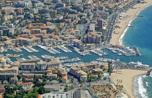9 x 3.3 Metros Amarre Puerto Deportivo de Port De Frejus (canal) En Venta